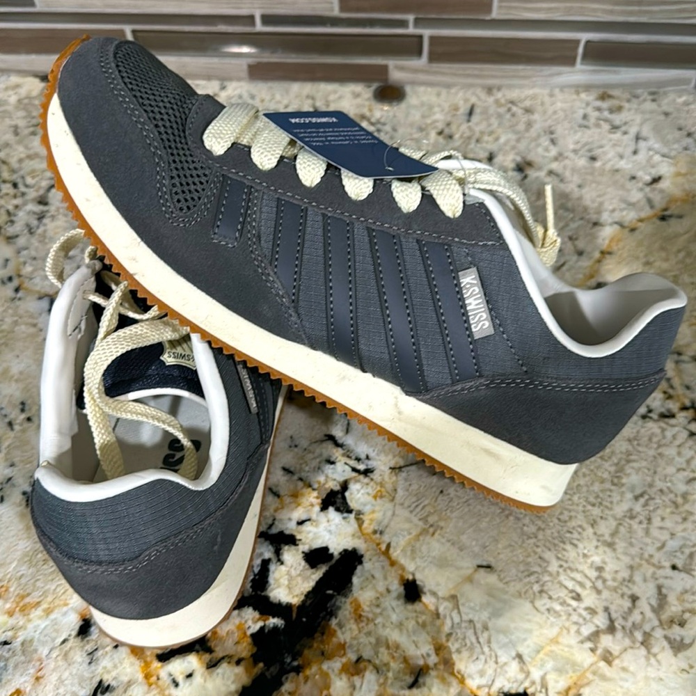 Gray size 8 men’s new with tags